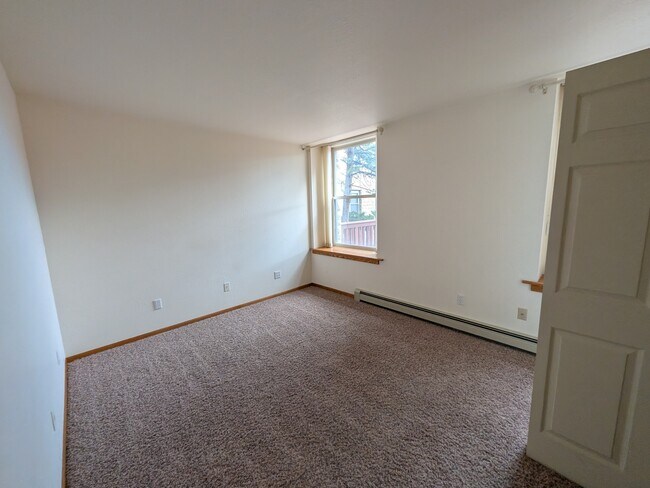 Building Photo - 1000 Fountain Terrace Dr