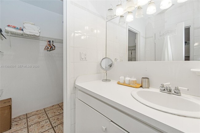 Building Photo - 100 Lincoln Rd