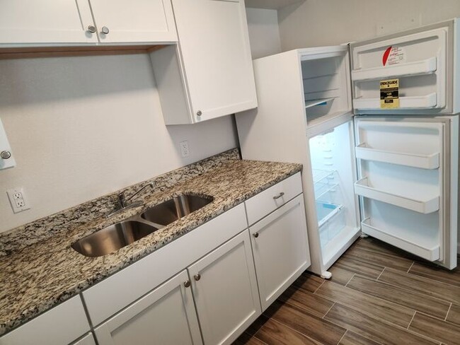 Building Photo - Two bedroom fully remodeled with refrigera...