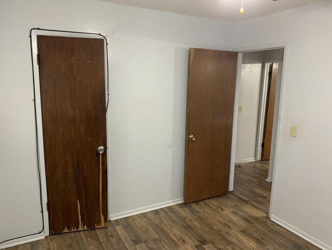 Building Photo - 1300 E Madison St