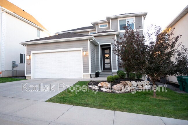 Building Photo - 1364 Petunia Ct