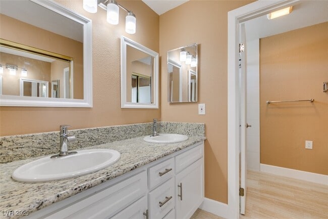 Building Photo - 3966 Green Leaf Dr
