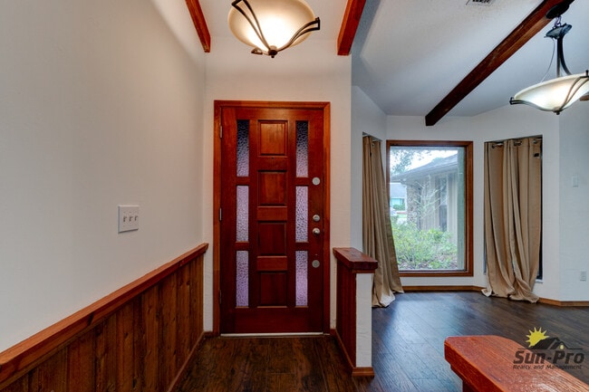 Building Photo - 2025 Willow Oak Dr