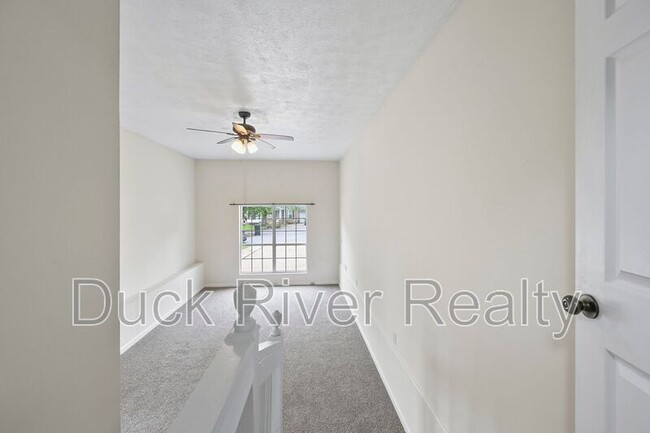 Building Photo - 1712 University Dr
