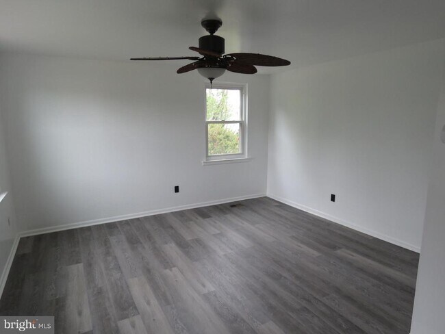 Building Photo - 6261 Patrick Henry Ct