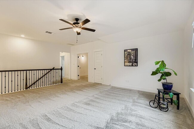 Building Photo - 6800 Cliff Rose Dr