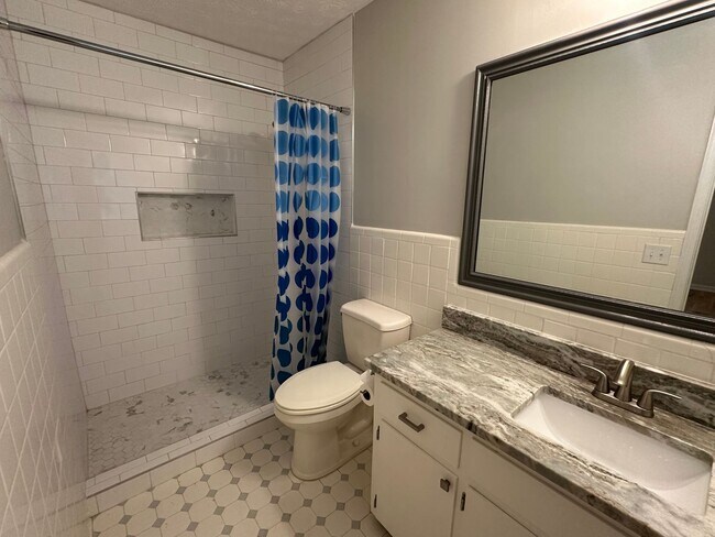 Building Photo - Beautiful home with everything you could want