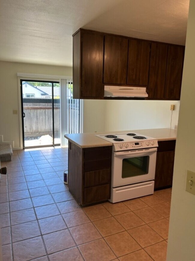 Building Photo - Spacious Condo with Private Patio