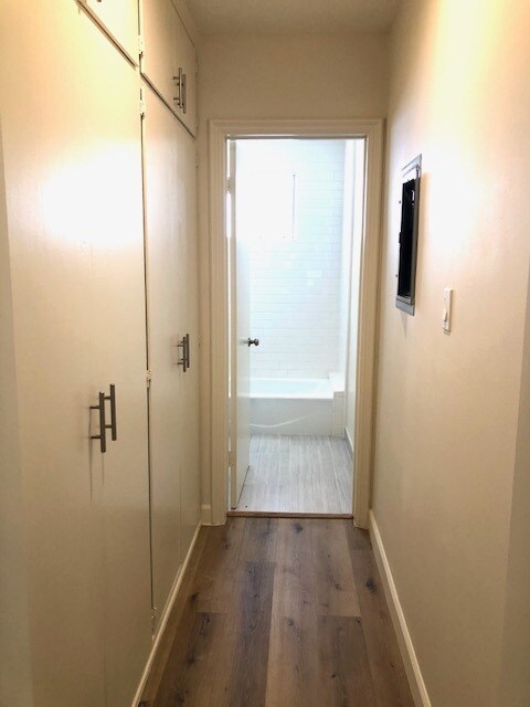 Building Photo - 1320 N Martel Ave