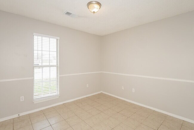 Building Photo - 10173 Oak Run Dr S