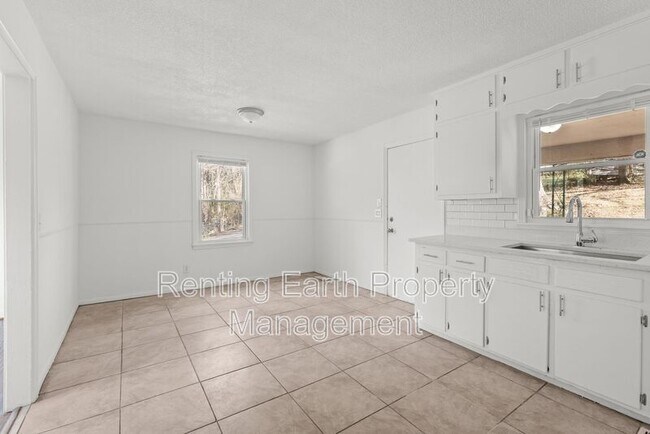 Building Photo - 1333 5th Pl NW