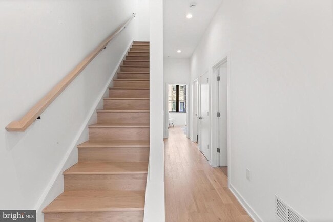 Building Photo - 261 Delmar St