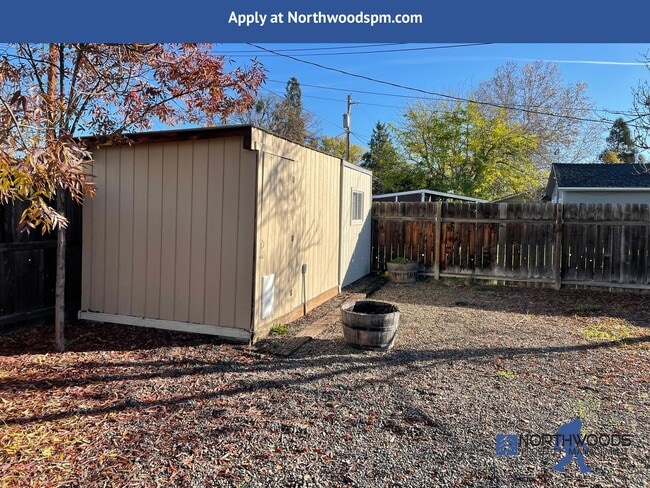 Building Photo - Very Cute 1 bed 1 bath upstairs unit, with...