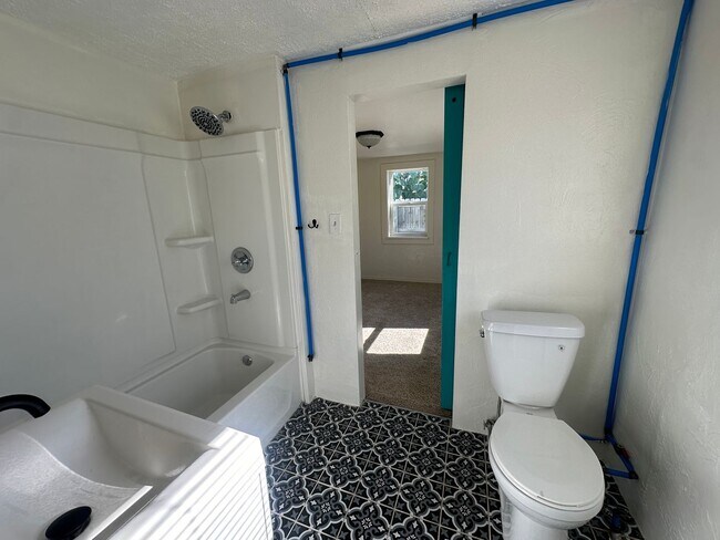 Building Photo - Attached one car garage! Pet Friendly!