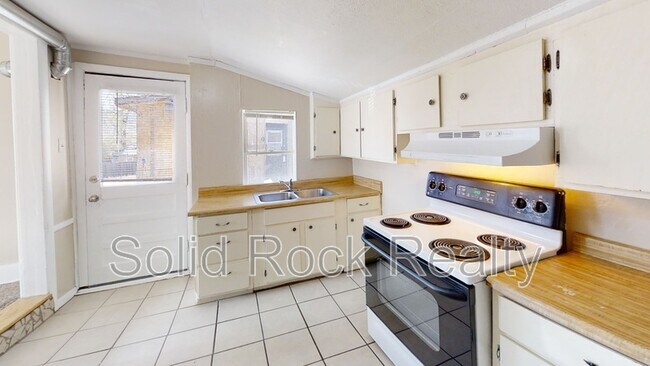 Building Photo - 3137 W Kiowa St