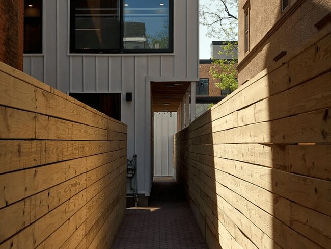 Building Photo - 2011 Cambridge St