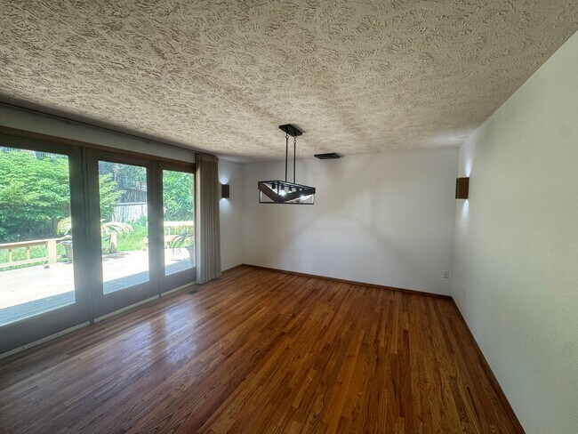 Building Photo - Charming 3 Bed, 3 Bath Home in Spokane Val...