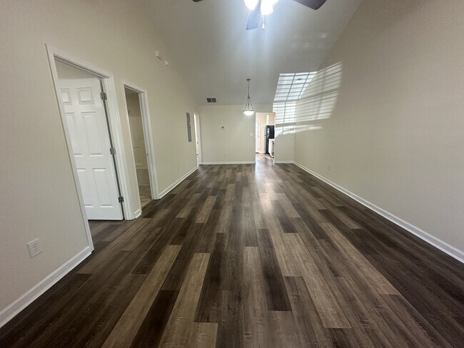 Building Photo - 136 Harvest Ct