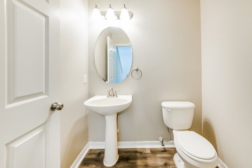 Building Photo - 11025 Golden Silence Dr