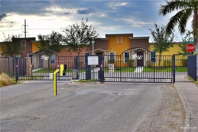 Building Photo - 3127 Regal Dr