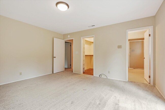 Building Photo - Awesome Quiet Cul-de-sac in Menlo Park