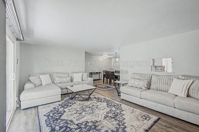 Building Photo - 3404 S Clinton Ct
