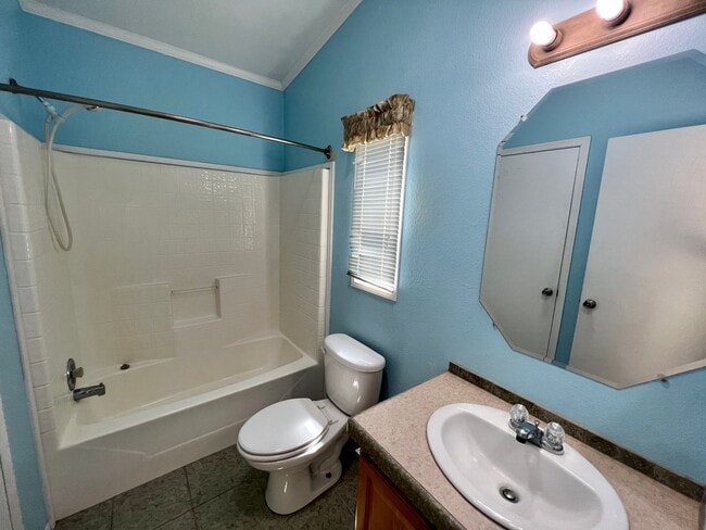 Building Photo - **APPLICATION RECEIVED** Live Large in This Beautiful Adkins Retreat!