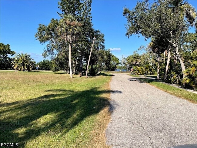 Building Photo - 215 Delray Ave