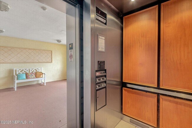 Building Photo - 215 S Ocean Grande Dr