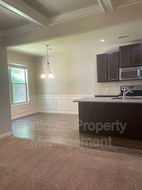 Building Photo - 7350 Silk Tree Pointe