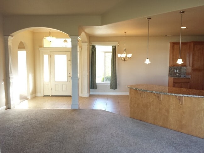 Building Photo - Lake California Home for Rent | Gated Community, Lake Access, River Access, Garage