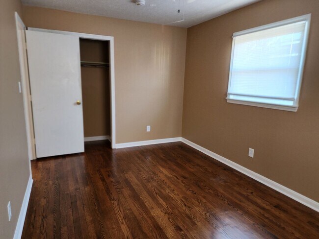 Building Photo - 4306 Shady Villa Dr