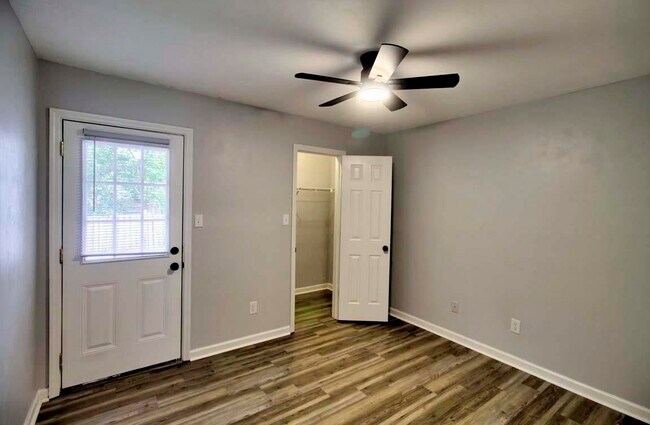 Building Photo - 425 High Point Ln