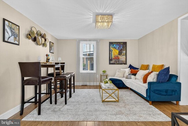 Building Photo - 426 Main St