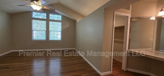 Building Photo - 572 W Jamison Pl