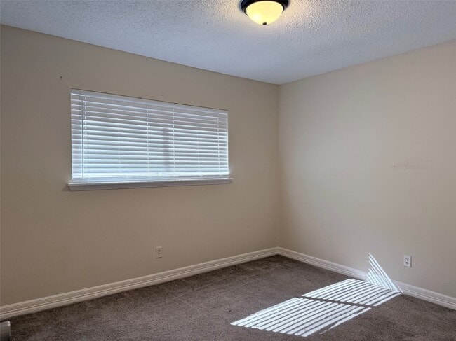 Building Photo - 2222 Sunset Trail