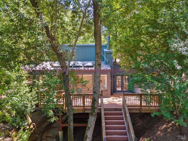 Building Photo - Retreat Like Home with Recent Upgrades Thr...