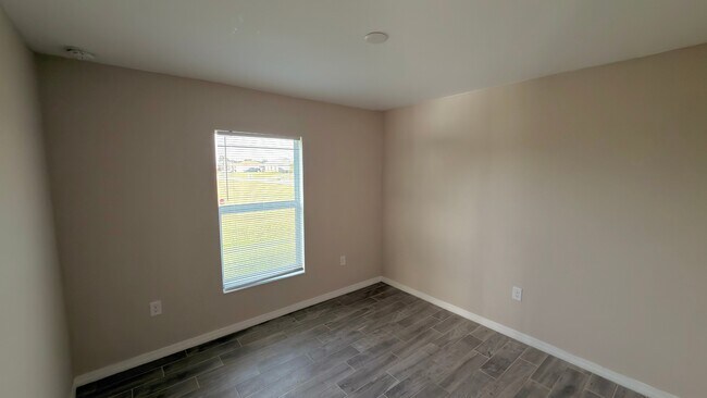 Building Photo - 2920 NW 4th Pl