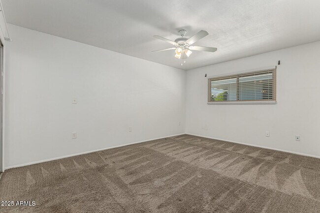 Building Photo - 15602 N 105th Dr