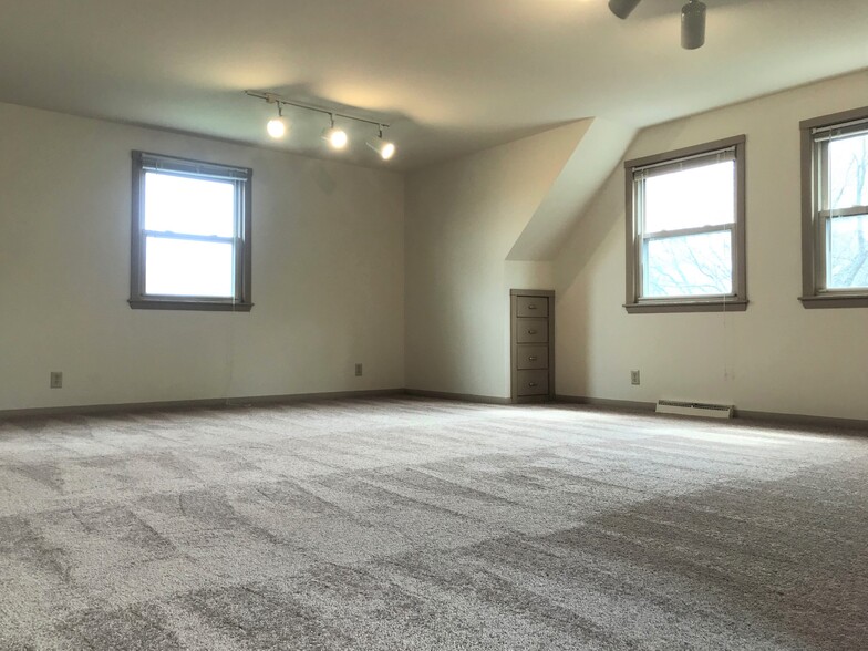 Building Photo - 1305 Temkin Ave