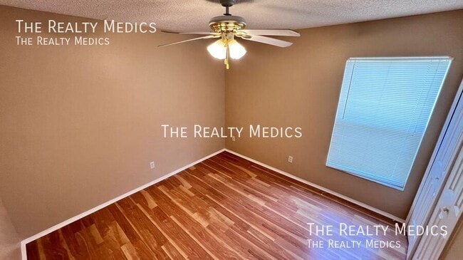 Building Photo - 1107 Isadore Dr