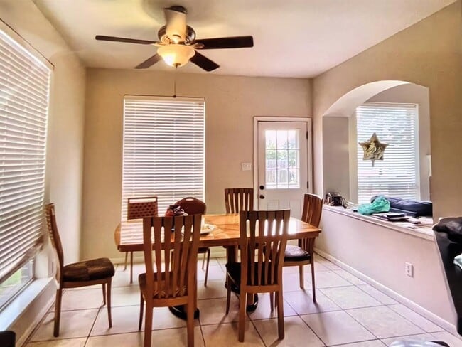 Building Photo - 12327 Ashford Hollow Dr