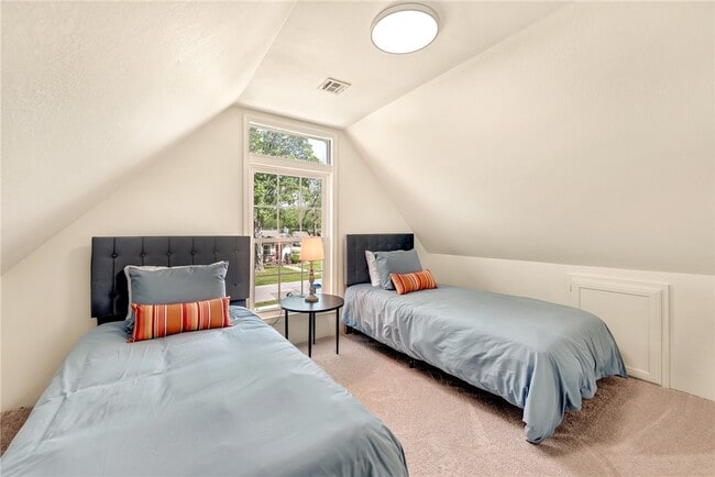 Building Photo - 801 NW C St