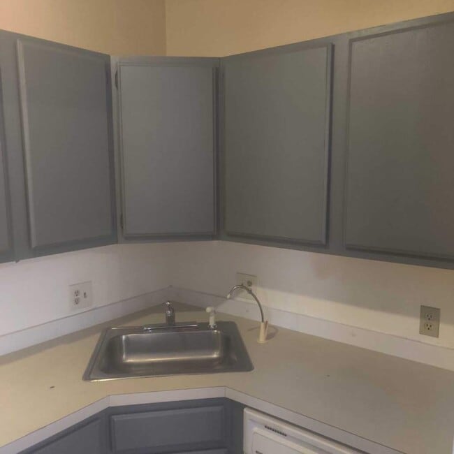 Primary Photo - 52 Atwood St