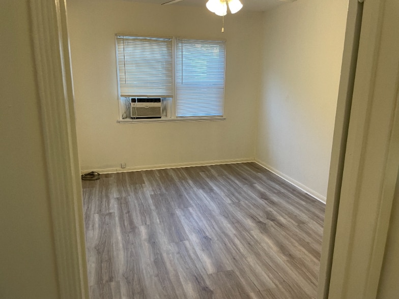 Building Photo - 1301 N Buena Vista St