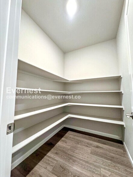 Building Photo - 10855 Hayloft St