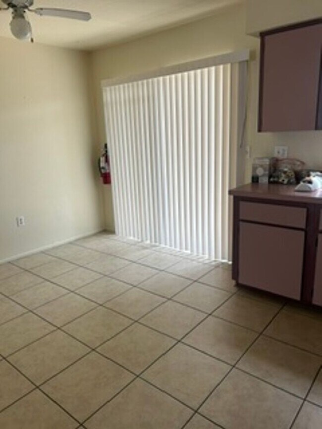 Building Photo - 10567 Chalmer St