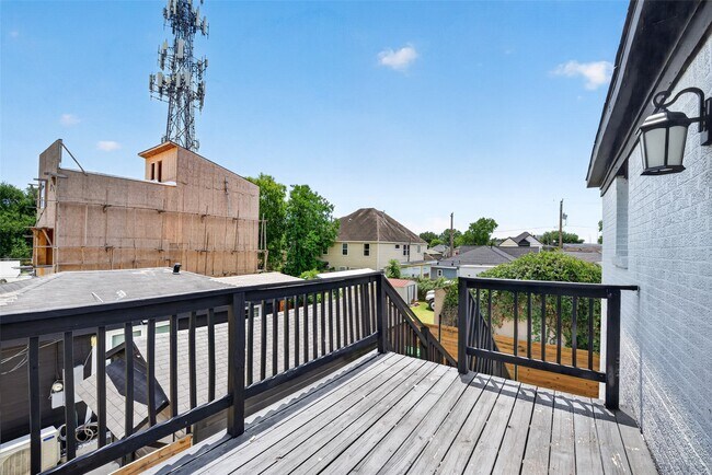 Building Photo - 3701 Hutchins St