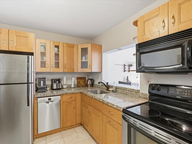 Building Photo - 3588 Collins Ave