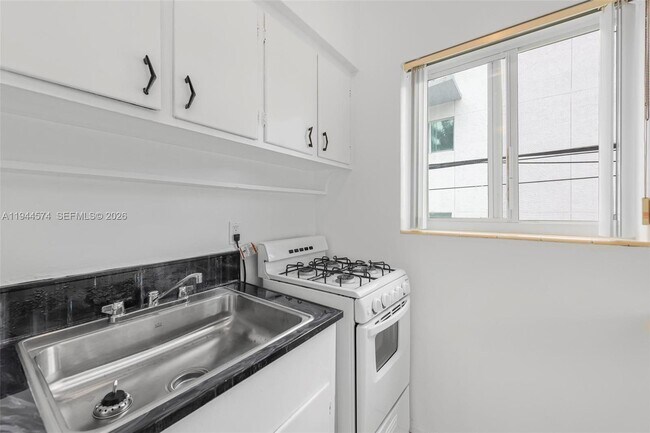 Building Photo - 1850 Meridian Ave